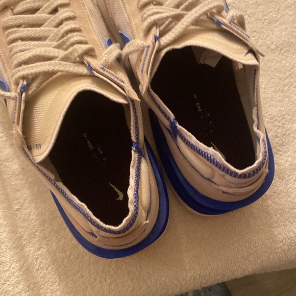 Nike Blue and White Athletic Shoes Sleek Design - Picture 4 of 4